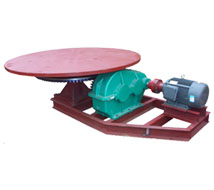 KR系列圓盤(pán)給料機(jī)由電動(dòng)機(jī)、減速機(jī)、大小傘齒輪、主軸和圓盤(pán)組成。